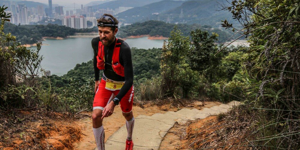 1 François D'Haene vainqueur HK 100 photo Philipp Reiter pour Salomon Running